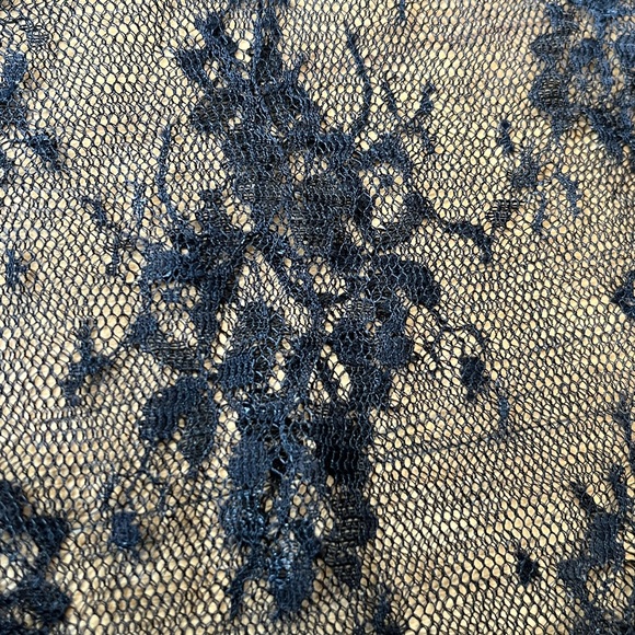 Black Lace Veil - Picture 2 of 7